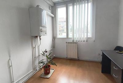 Spațiu comercial, de 110 mp, în Central - 3