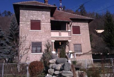 Inchiriez apartament in vila curte Rm Valcea Centru vis-a-vis de parcul Zavoi. - 5