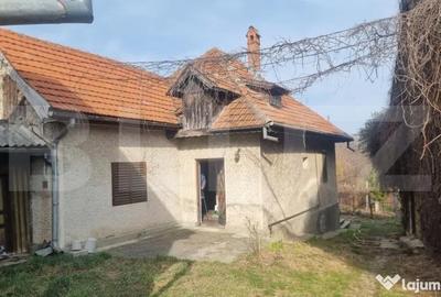 Casă cu 4 camere cu Teren 2800 Mp în Central - 1