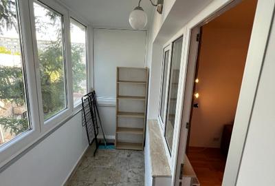 Apartamentul este proaspăt renovat, complet mobilat și utilat deține centrala te - 10
