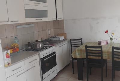 Casă cu 4 camere cu Teren 400 Mp în Km 5 - 8