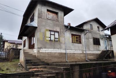 Casă individuală cu 4 camere cu Canalizare în Central - 3