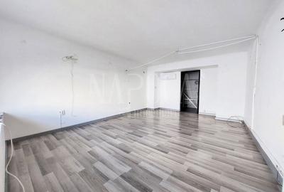 Spațiu comercial, de 164.39999389648 mp, în Central - 6