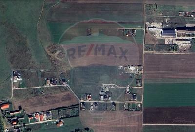 Teren de 733 mp, în Sânpetru - 2