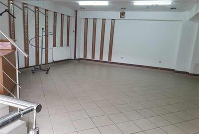De inchiriat spatiu comercial 100 mp, zona centrala, str. Crinului - 2