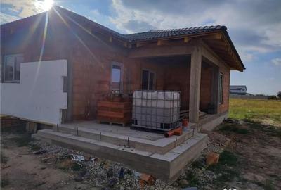 Casă cu 4 camere cu Teren 500 Mp în Cihei - 1