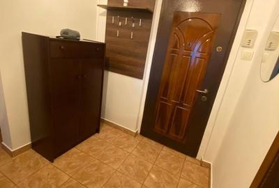 Apartament cu 2 camere decomandat în Micro 6 - 10