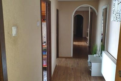 Apartament cu 5 camere decomandat în Găvana - 8