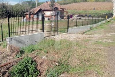 Casă cu 2 camere cu Teren 1500 Mp în Central - 2