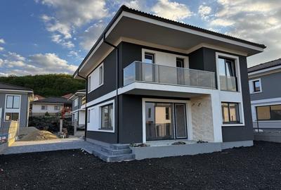 Casă cu 4 camere în Chinteni