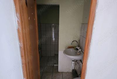 Spațiu comercial, de 54 mp, în Central - 4