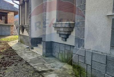 Casă cu 5 camere cu Teren 809 Mp în Central - 3