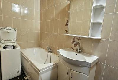 Apartament cu 3 camere decomandat în Romană