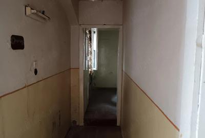 Garsonieră decomandată în Central