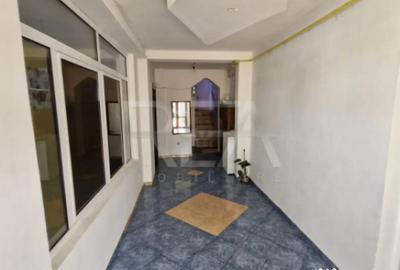 Casă cu 13 camere cu Canalizare în Vitan - 4