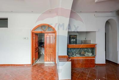 Spațiu comercial, de 160 mp, în Central - 3