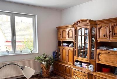 Casa in apreciabil potential,cu terase, curte,gradina echipata,2 pivnite,Str. Ro - 14