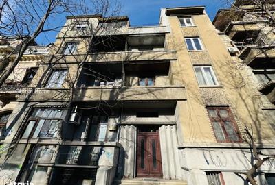 Apartament cu 3 camere în Romană