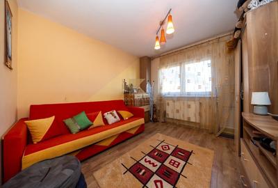 Apartament 3 camere, vedere superbă, Răcădău, str. Carpenului - 16