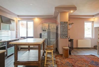 Apartament cu 3 camere decomandat, mobilat în Schei - 2