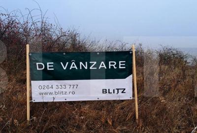 Teren de 2560 mp, în Sopor