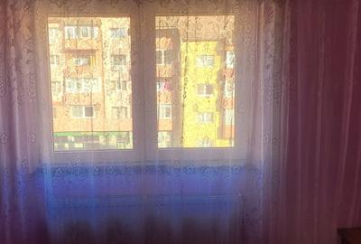 Apartament cu 4 camere decomandat în Petrila - 2