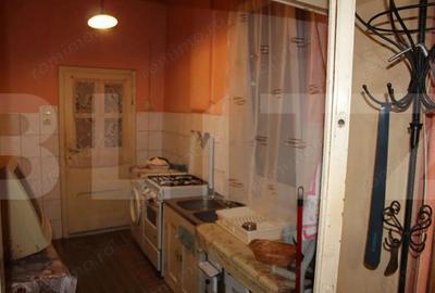 Casa tradi?ionala cu curte generoasa, in centrul localita?ii Valcele - 6