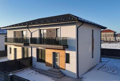 Duplex cu 4 camere cu Canalizare în Valea Lupului - 2