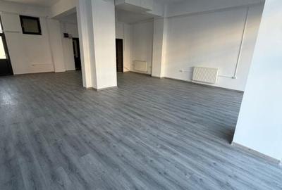 Spațiu comercial, de 80 mp, în Central - 7