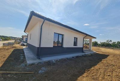 Casă cu 4 camere cu Teren 500 Mp în Săftica - 3