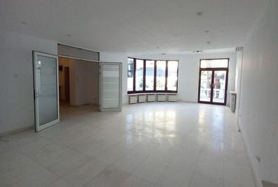 Casă individuală cu 10 camere cu Canalizare în Aviației - 1