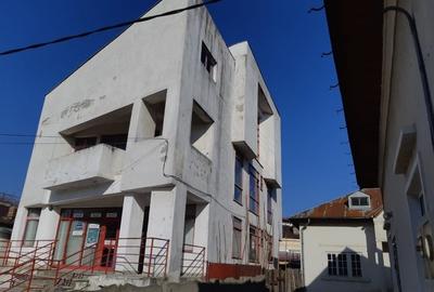 Birou, 497 mp în Central
