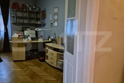 Casa de vanzare, curte comuna cu 1 locatar, 110 mp, zona ultracentrala - 2