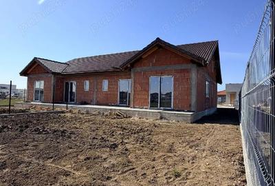 Casă cu Teren 304 Mp în Moșnița Nouă