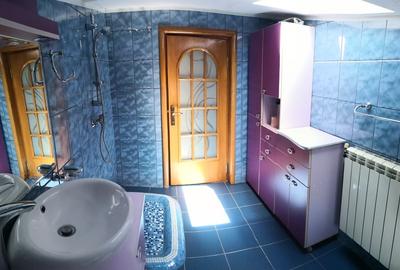 Vila Vatra Luminoasa, parter si etaj, curte libera, parcare, mobilat - 10