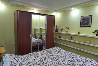 Casa Bartolomeu, pe doua nivele, stil deosebit, curte comuna - 6