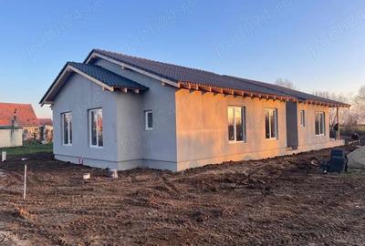 Casă cu Teren 415 Mp în Albina - 6