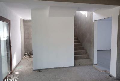 Casă cu 9 camere cu Teren 500 Mp în Central - 2