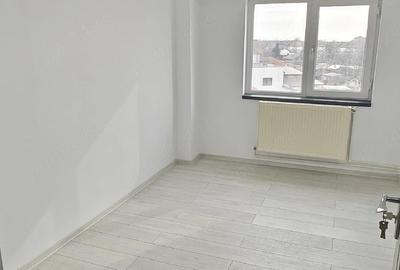 Apartament cu 3 camere decomandat în Fetești-Gară - 1