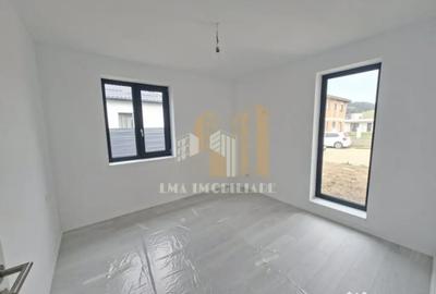 Casă cu 4 camere cu Canalizare în Sânpetru