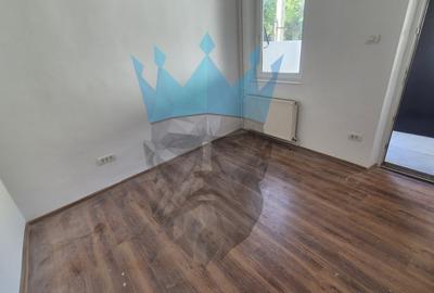 Casă cu 3 camere semidecomandat cu Canalizare în Tei - 2