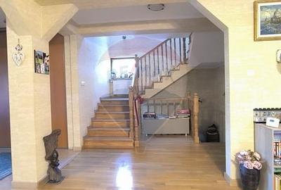 Casă cu 6 camere cu Garaj în Bună Ziua - 12