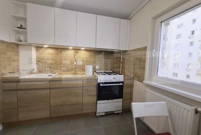 Apartament cu 2 camere decomandat, mobilat în Tractorul - 4