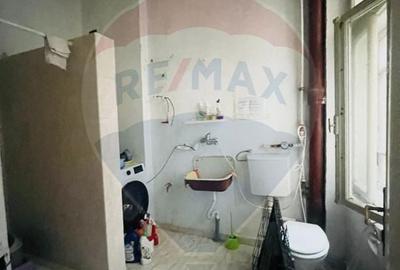 Casă cu 10 camere cu Teren 93 Mp în P-ța Unirii - 9