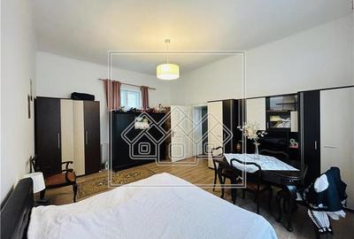 Apartament cu 3 camere semidecomandat în Central - 3