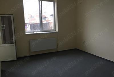 Spațiu comercial, de 25 mp, în Central - 8