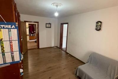 Apartament cu 3 camere semidecomandat în Rahova - 2