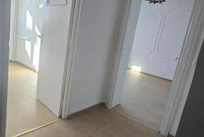 Apartament cu 2 camere semidecomandat în Podu Roș