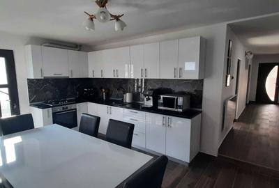 Casă cu 4 camere cu Teren 3585 Mp în Cornești - 6