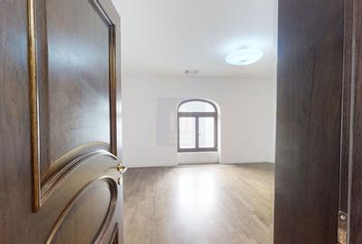 Casă individuală cu 15 camere cu Canalizare în Universitate - 39